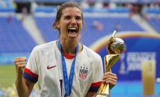 雷速体育:USWNT伟大的托宾·希思宣布退休
